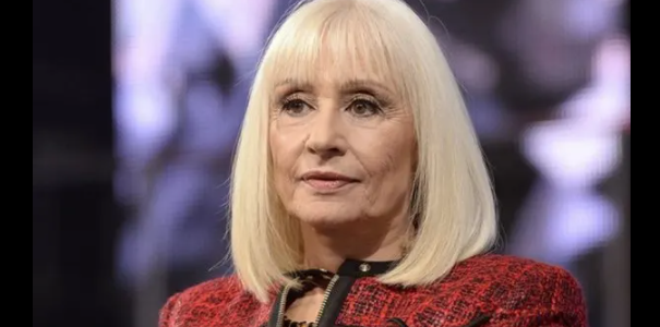 Raffaella Carrà, “A raccontare comincia tu” rinviato causa coronavirus