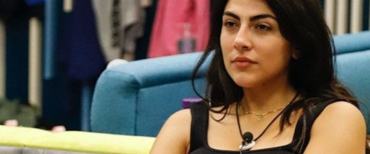 La proposta indecente della Salemi “facciamolo mentre gli altri dormono”