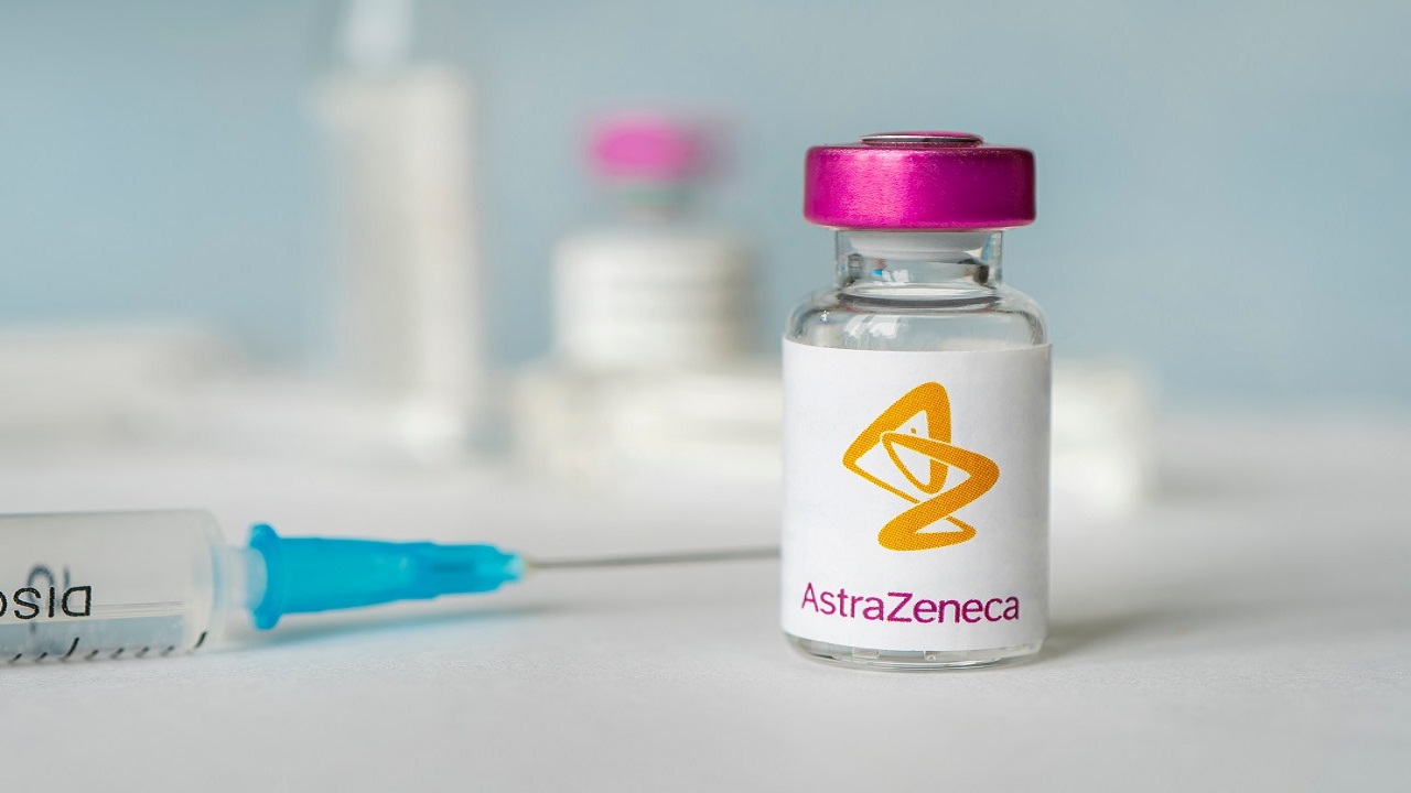 Vaccino AstraZeneca, si riparte ma è caos: allarme rosso per le rinunce | ScuolaInforma
