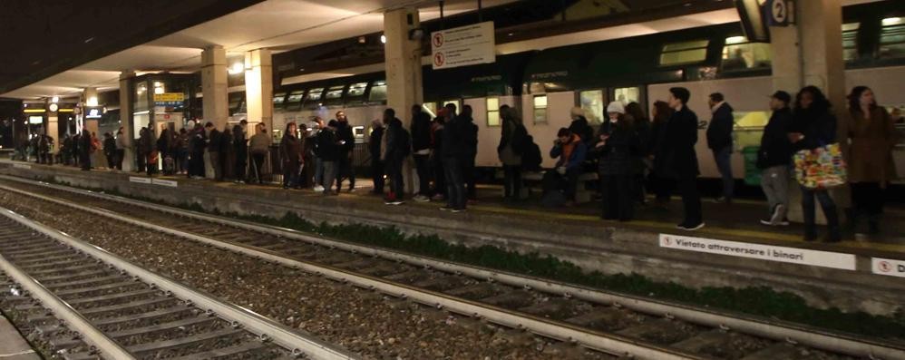 Monza: un uomo di 79 anni investito e ucciso da un treno, accanto ai binari trovato un bagaglio - Cronaca Arcore